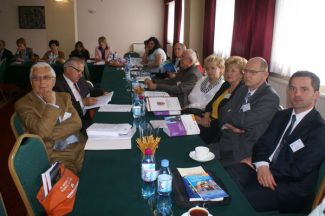 Uczestnicy konferencji … Więcej Uczestnicy konferencji. Pierwszy z prawej: dr Wojciech Biliński, dyrektor Wydziału Turystyki Urzędu Marszałkowskiego Województwa Dolnośląskiego/ fot. Marek Perzyński