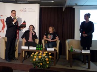 Konferencja pełna emocji … Więcej Od lewej Rafał Szmytke, prezes POT; Vlado Kalensky, prezes Zarządu Janeba Time; Paulina Romulewicz, koordynator projektów Fundacji Wielkiej Orkiestry Świątecznej Pomocy i Jolanta Grus, dyrektor Biura Komunikacji Korporacyjnej POT