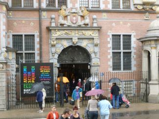 Wejście do Wielkiej Zbrojowni … Więcej Wejście do Wielkiej Zbrojowni w Gdańsku od strony ul. Piwnej. Przez około 5 lat było zamknięte / fot.: Kazimierz Netka