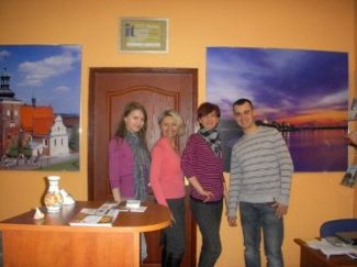 W 2009 roku WIT zajęła I miejsce … Więcej W 2009 roku WIT zajęła I miejsce w Konkursie Polskiej Organizacji Turystycznej na Najlepsze Centrum Informacji Turystycznej w Polsce, w kategorii miast powyżej 75 tys. mieszkańców. Na zdjęciu zwycięski team WIT-u: (od lewej) Agata Zjawińska, Agnieszka Sobańska, Urszula Stańczyk i Damian Kruszyna/ fot.: Archiwum WIT