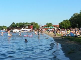 Plaże Zalewu Zegrzyńskiego … Więcej Wokół Zalewu Zegrzyńskiego usytuowanych jest kilkanaście plaż i kąpielisk