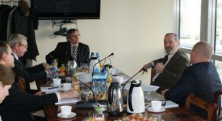 Uczestnicy debaty … Więcej Debata_w_tredakcji_Rzeczpospolitej