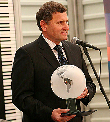 Andrzej Dowgiałło, zdobywca nagrody Fair Play 2008 … Więcej Andrzej Dowgiałło, olsztyński przedsiębiorca, twórca i prezes Anders Group Polska został w 2008 roku zdobywcą nagrody Fair Play – Kryształowego Globusa, prestiżowego wyróżnienia przyznawanego przez Polską Izbę Turystyki
