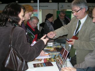 Targowe stoisko PROT … Więcej Podkarpacka Regionalna Organizacja Turystyczna realizując projekt unijny szeroko promuje województwo na branżowych targach
