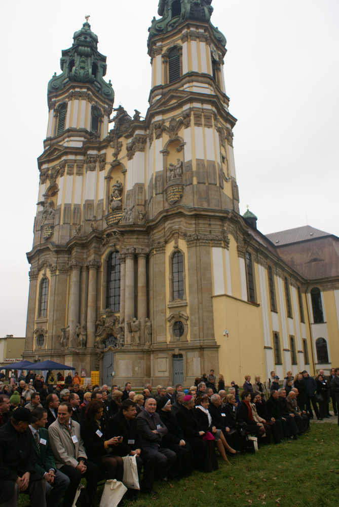 Na miejsce inauguracji...Więcej Na miejsce inauguracji południowo-zachodniego szlaku cysterskiego wybrano Krzeszów – pocysterski klejnot architektury