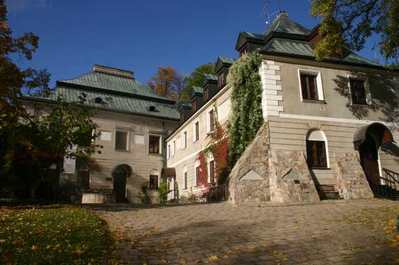 Manor House w Chlewiskach