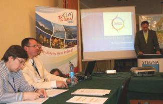 Wicemarszałek Mieczysław Struk wygłasza adres powitalny podczas międzynarodowej konferencji w Stegnie (maj 2009)…Więcej » Wicemarszałek Mieczysław Struk wygłasza adres powitalny podczas międzynarodowej konferencji w Stegni