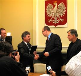 Uroczystość wręczenia pozwolenia na budowę Europejskiego Centrum Solidarności w Gdańsku … Więcej » Uroczystość wręczenia pozwolenia na budowę Europejskiego Centrum Solidarności w Gdańsku … Więcej »