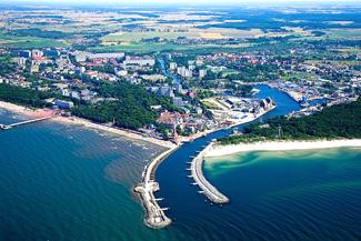 Kołobrzeg to leniwy klimat plażowania i wakacyjnego oderwania się od trudu dnia codziennego. Tu przy