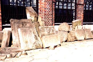 Lapidarium przy domu przedpogrzebowym w Lesznie … Więcej » Lapidarium przy domu przedpogrzebowym w Lesznie … Więcej »