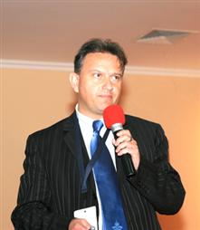 Dr Jacek Olszewski z Departamentu Planowania Marketingowego POT przedstawił referat pt. „Dobre praktyki w zakresie wykorzystania obszarów NATURA 2000 w turystyce” Dr Jacek Olszewski z Departamentu Planowania Marketingowego POT przedstawił referat pt. „Dobre prakt