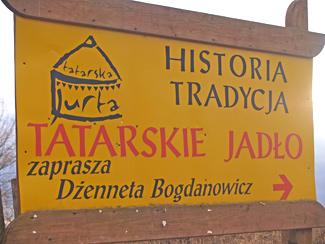Na stoisku „Tatarskie jadło” z Kruszynian w Podlaskiem można było uzyskać informacje o atrakcjach Szlaku Tatarskiego Na stoisku „Tatarskie jadło” z Kruszynian w Podlaskiem można było uzyskać informacje o atrakcjach S