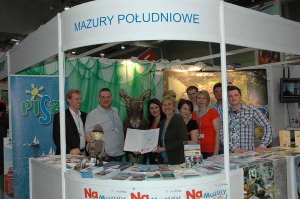 Mamy nagrodę … Więcej Targi LATO 2012. LOT „Mazury Południowe” otrzymał Wyróżnienie w kategorii „Za najciekawszą aranżację stoiska” w Konkursie POT i MT Targi Sp. z o.o. na Najlepszą ofertę ekspozycyjną polskiego regionu