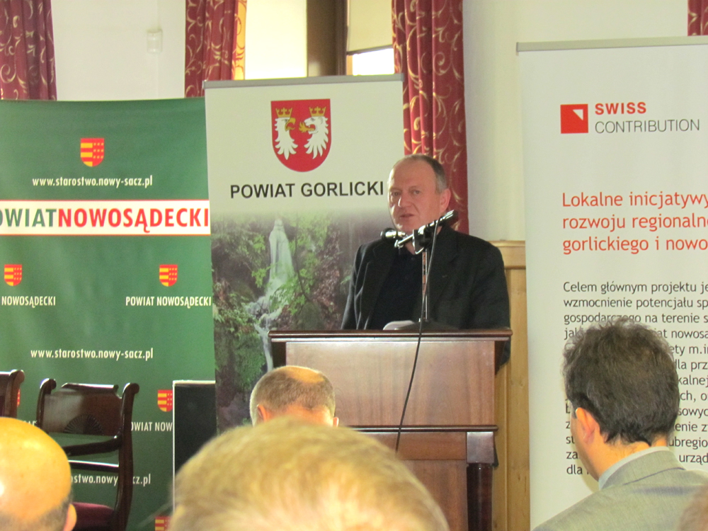 Prezes MOT Leszek Zegzda … Więcej Prezes MOT Leszek Zegzda podczas konferencji w Nowym Sączu nt. projektu „Lokalne inicjatywy na rzecz rozwoju regionu powiatu gorlickiego i nowosądeckiego” / fot.: E. Tomczyk-Miczka