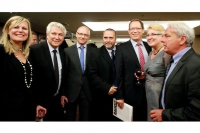 Konferencja w Lyonie... Więcej Konferencja w Lyonie. Od lewej Katarzyna Dubois, POIT Paryż, Henryk Kasperczyk, Piotr Tatara, dyrektor Biura Zarządzania Projektem „Promujmy Polskę Razem” POT, Tomasz Rudomino, dyrektor paryskiego POIT, Wojciech Tyciński – Konsul RP w Lyonie, Małgorzata Tymińska, konsulat w Lyonie, George Bereta