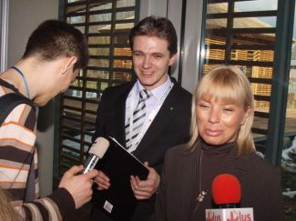 Adam Jarubas, marszałek województwa świętokrzyskiego, w którym leży słynny Pacanów i Elżbieta Bieńkowska, której resort jest jednym z patronów projektu prowadzonego przez ECB pod nazwą „Pacanów Europejską Stolicą Bajek”/ fot.: Archiwum
